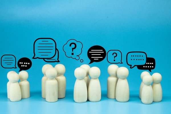 Comment les entreprises de réalité augmentée peuvent-elles intégrer les réseaux sociaux dans leur stratégie marketing ?