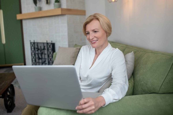 Quelle configuration de serveur NAS est recommandée pour les petits studios de production vidéo en 2024?